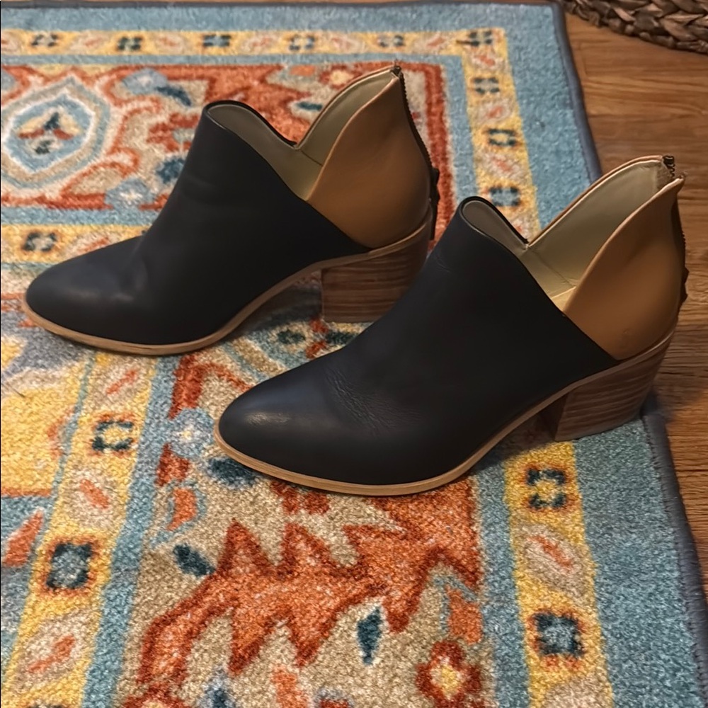 Sseko Black and Tan Ankle Booties with Chelsea Design
